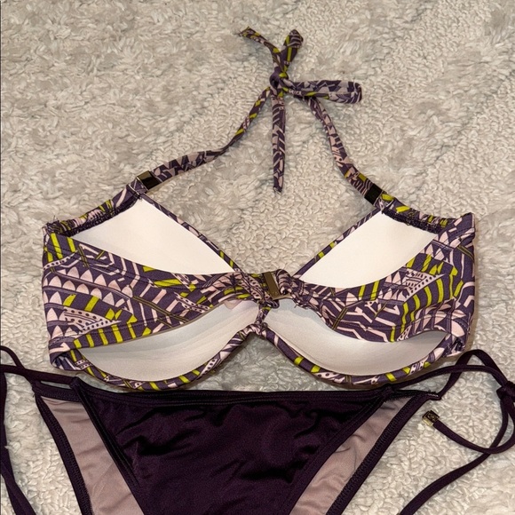 Victoria's Secret Purple Geometric Bikini - Picture 2 of 10